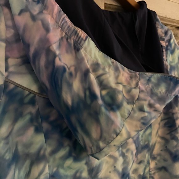 🌧️ "All in Motion" Kids Raincoat - Size L 🌧️ - Picture 3 of 4